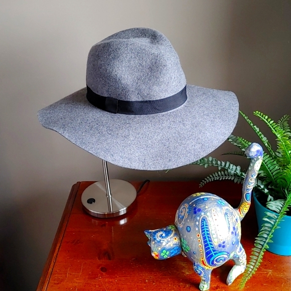 🍁NWOT LE CHATEAU FLOPPY WOOL HAT - Picture 1 of 9